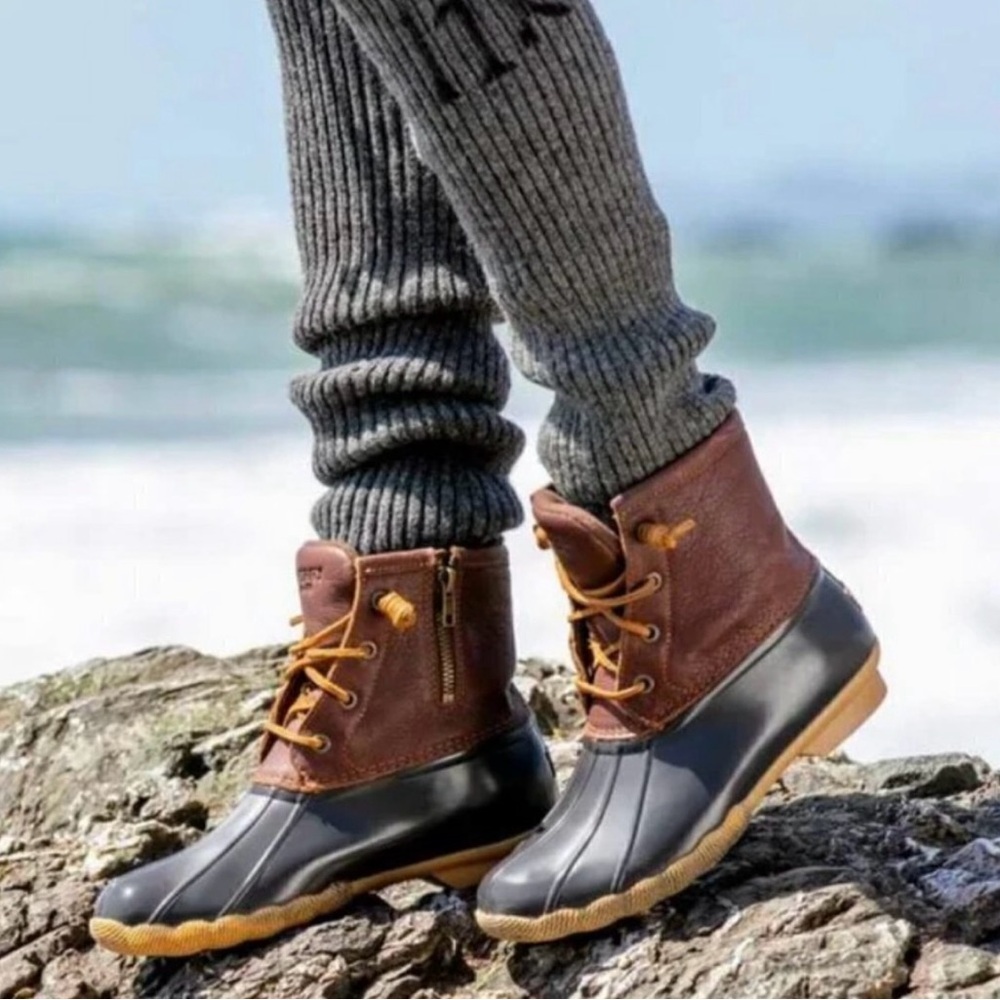 New Sperry Women's Saltwater Tan /Black
Winter Luxe Leather Duck Boot Size 6